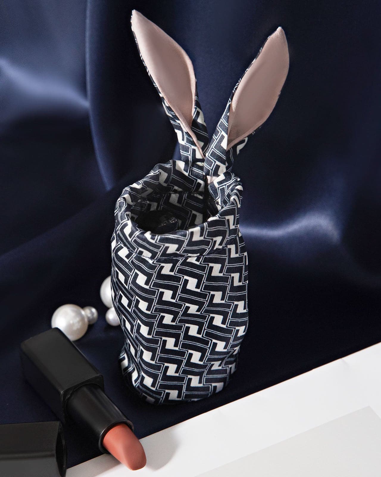 jewelry pouch jewelry travel pouch drawstring jewelry pouch pouches for jewelry mini pouch Feelits silk mini pouch Feelits silk mini bunny pouch mulberry silk mini pouch lipstick pouch Feelits Royal Mulberry Silk Perfect Gift