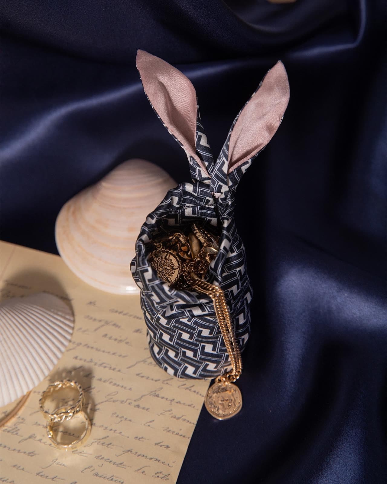 jewelry pouch jewelry travel pouch drawstring jewelry pouch pouches for jewelry mini pouch Feelits silk mini pouch Feelits silk mini bunny pouch mulberry silk mini pouch lipstick pouch Feelits Royal Mulberry Silk Perfect Gift